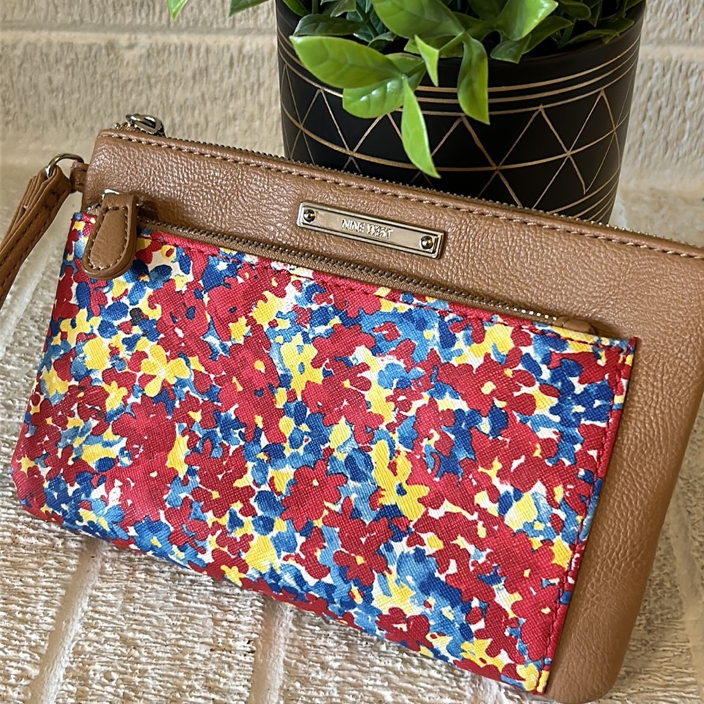 Nine West Wristlet